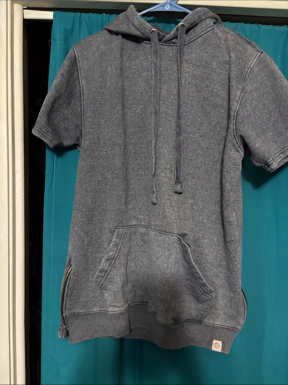 Free Planet Short-Sleeve Hoodie in Heather Gray